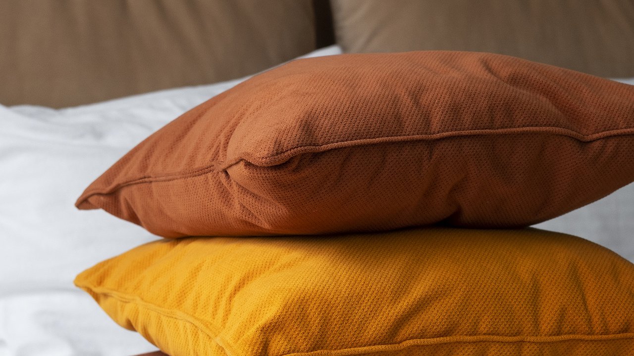Главная картинка новости: Даже старые подушки начнут пахнуть свежестью: использую одну хитрость – больше никакого пота и изношенности