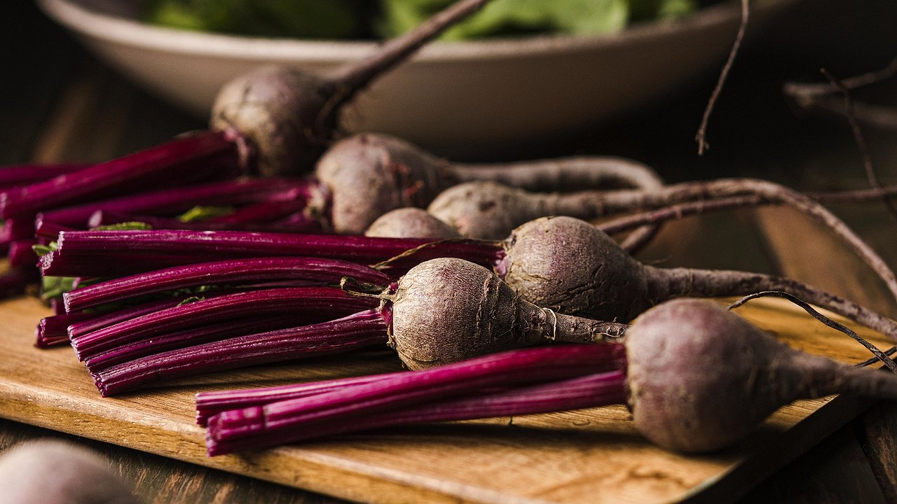 Главная картинка новости: Больше не варю свеклу на салаты: друг повар научил готовить свеклу вкуснее и проще, как они у себя в ресторане делают