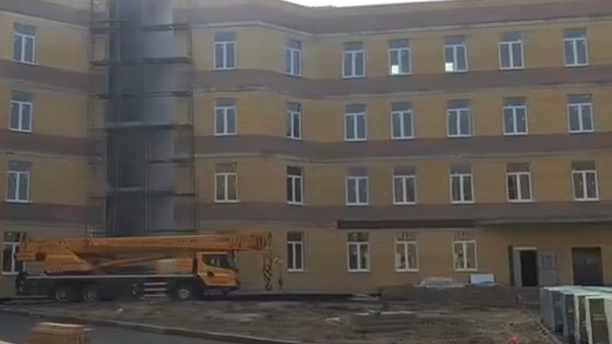 Главная картинка новости: Школу на 1100 мест в Покрове не могут достроить уже три года