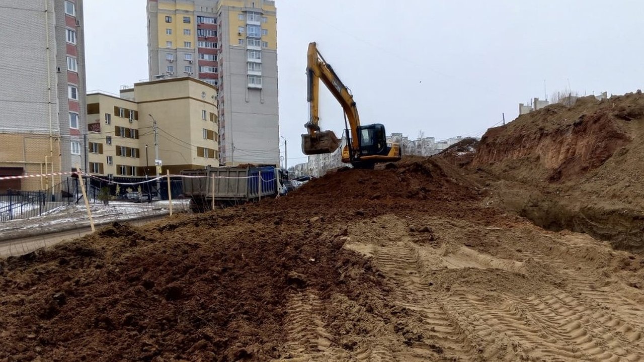 Главная картинка новости: На улице Пушкарской во Владимире создают основание для нового дорожного покрытия