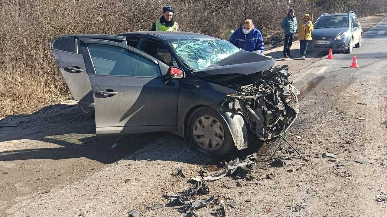 Главная картинка новости: В Кольчугинском районе при столкновении мусоровоза с легковушкой погиб человек