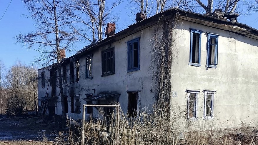 Главная картинка новости: В Гусь-Хрустальном на Северной улице аварийные здания представляют опасность людей