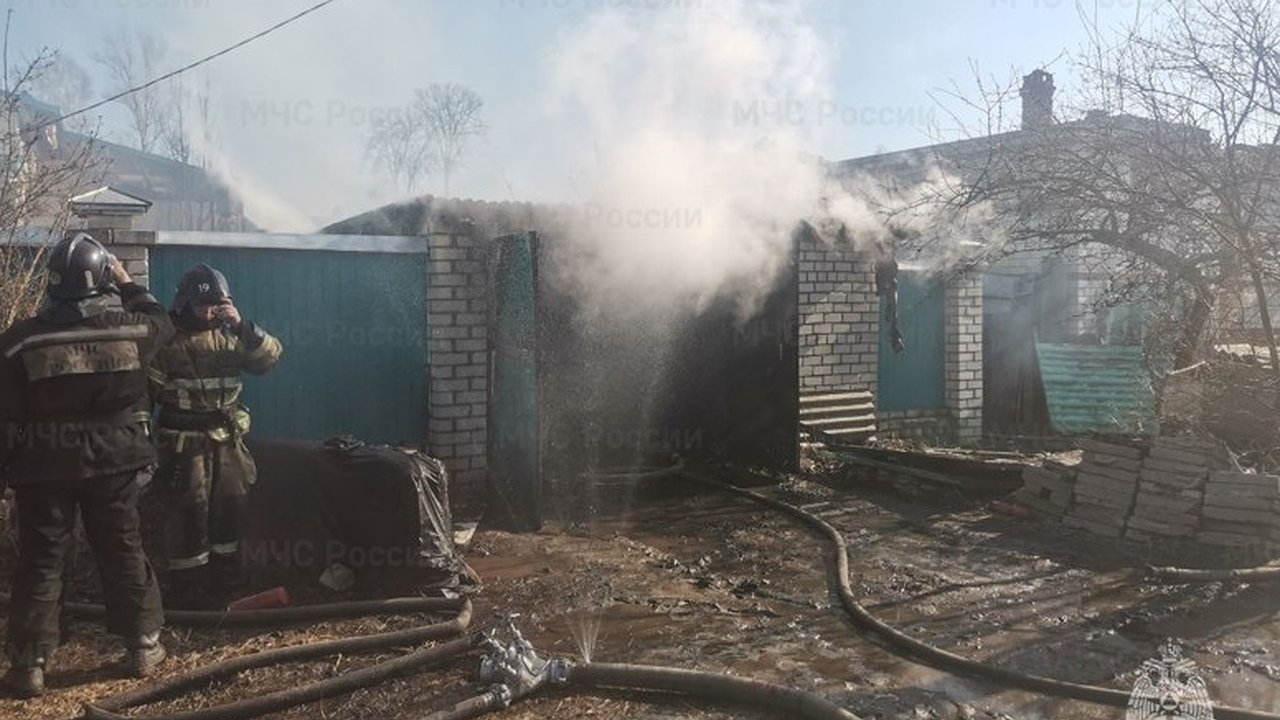 Главная картинка новости: В Гусь-Хрустальном при пожаре в частном секторе пострадал мужчина