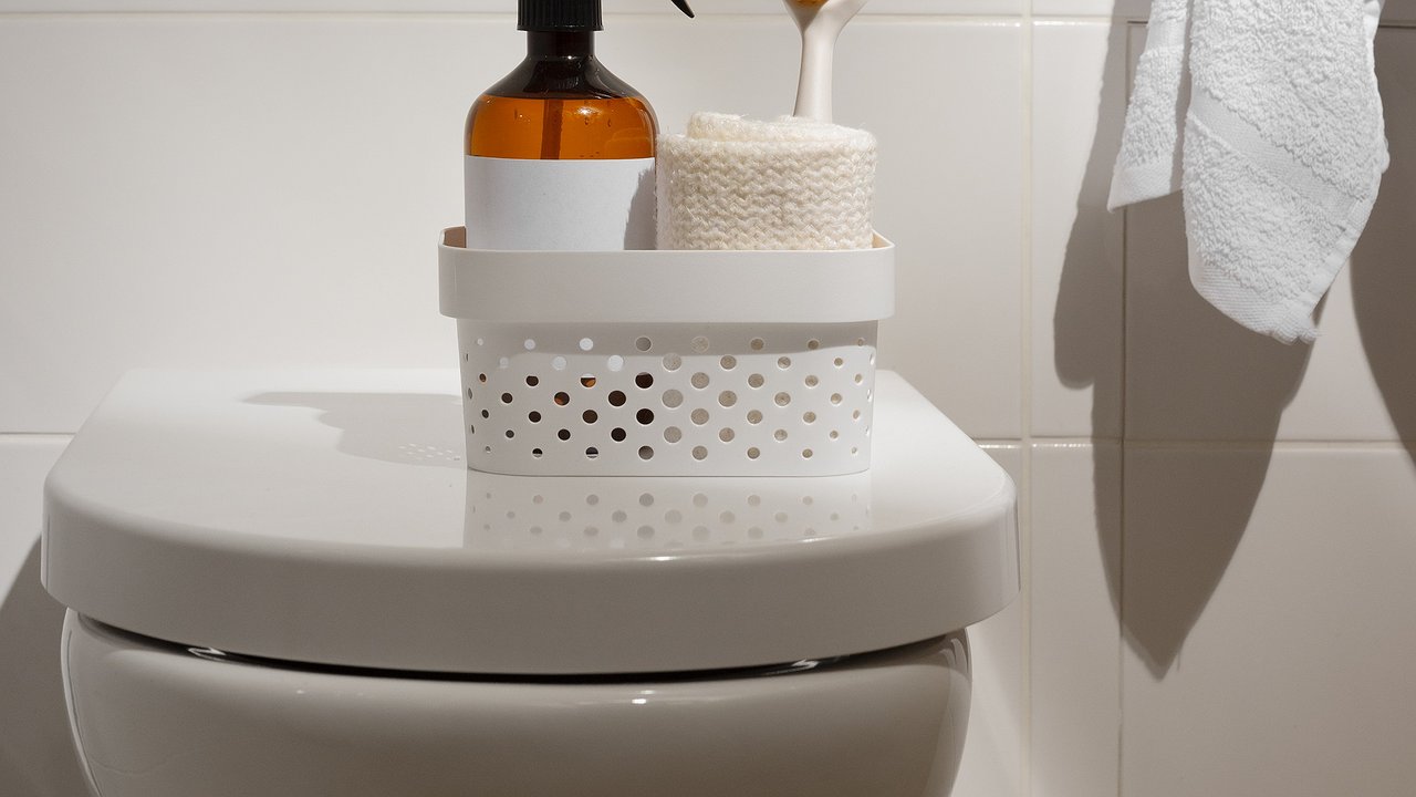 Главная картинка новости: Почему ни в коем случае нельзя смывать с открытой крышкой унитаза. Запомните раз и навсегда