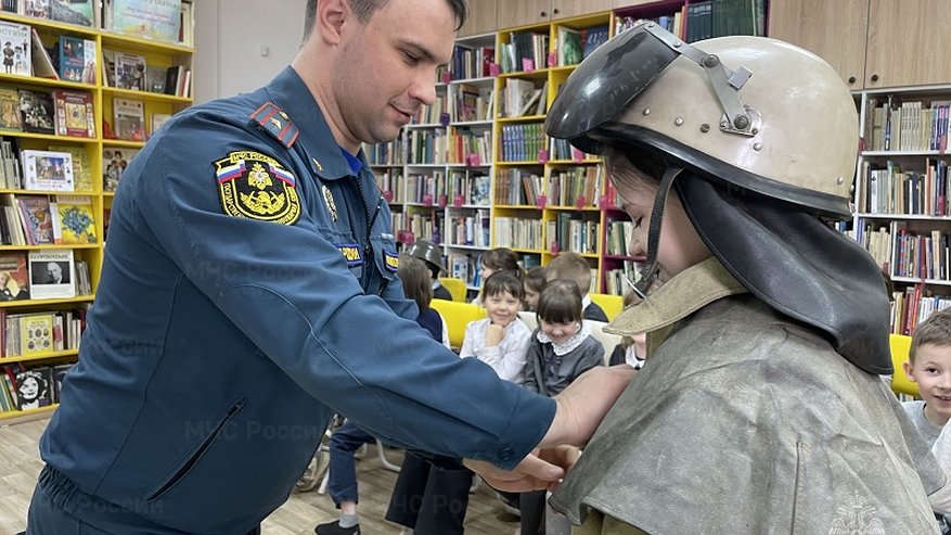 Главная картинка новости: В Коврове открыли фотоэкспозицию, посвящённую работе пожарных в годы Великой Отечественной войны