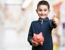 Почти 80% родителей в регионе еженедельно дают детям деньги на карманные расходы
