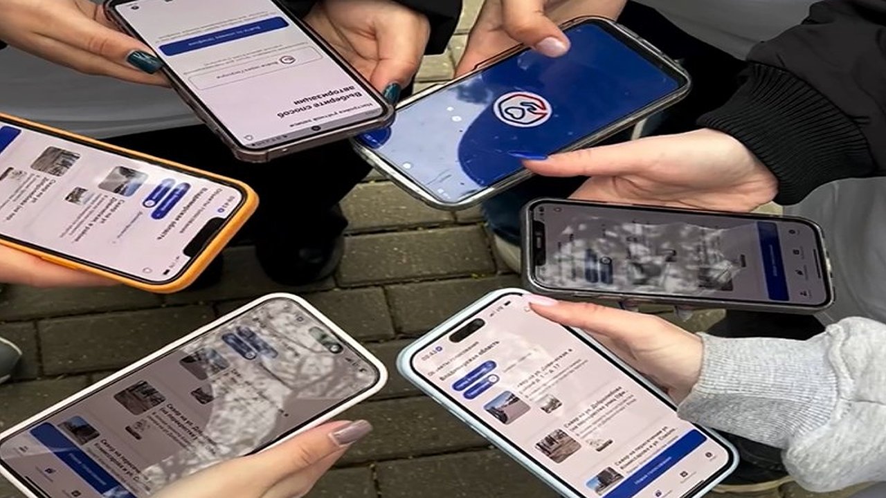 Главная картинка новости: Во Владимирской области волонтёры помогают жителям голосовать за объекты благоустройства