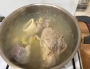 1 ложка в кастрюльку с водой — мясо становится нежным и сочным: секрет поваров советских лет