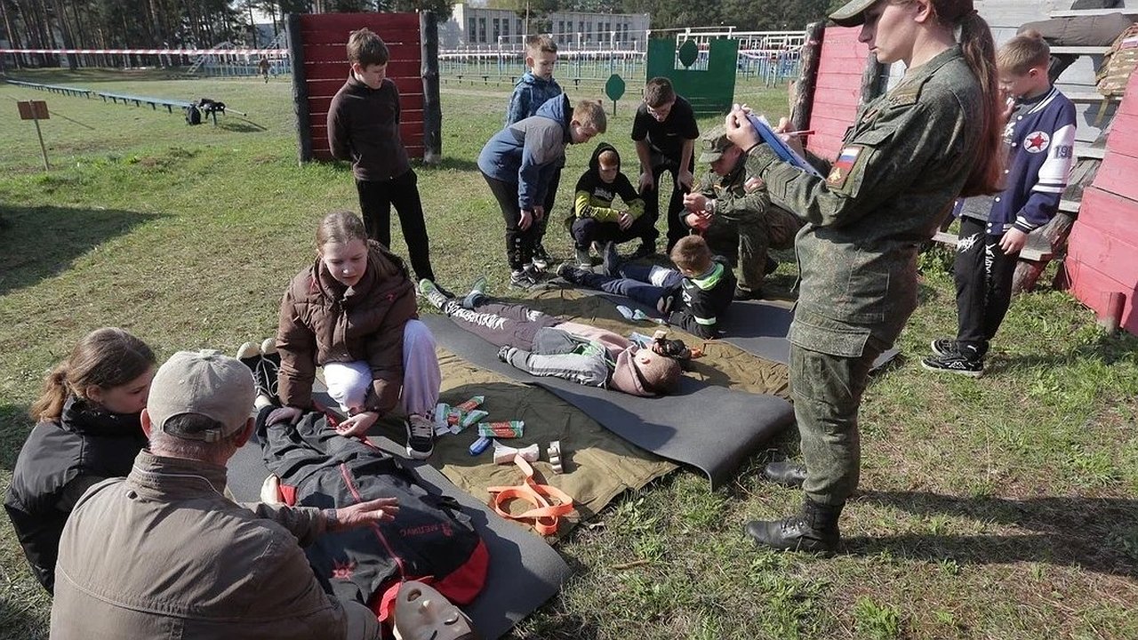 Главная картинка новости: В Коврове завершился муниципальный этап военно-патриотической игры «Зарница 2:0»