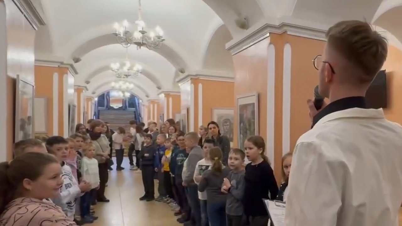 Главная картинка новости: Владимирские школьники участвуют в квест-экскурсии «Люди в белых халатах. Военно-трудовой подвиг №1888»