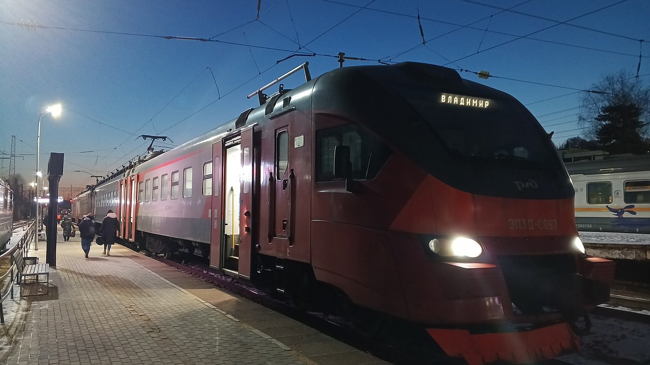 Главная картинка новости: Новые правила: пассажиры верхних полок в поездах РЖД теперь будут спускаться на нижние только с согласия попутчиков