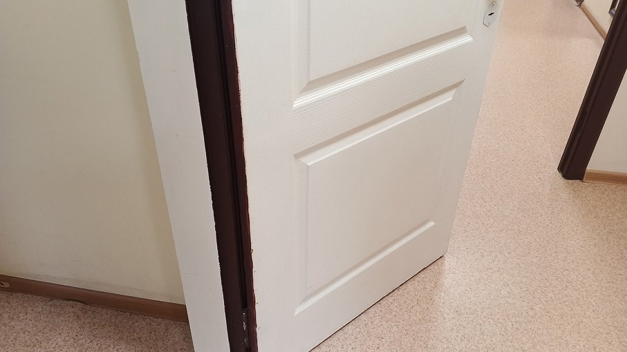 Главная картинка новости: Двери перестанут скрипеть, а петли будут как новые – помогут 3 продукта на кухне: дорогие средства больше не нужны