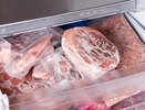 Многие хозяйки всю жизнь делают это неправильно: вот как надо размораживать мясо - без микроволновки и всего за 10 минут