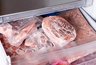 Миниатюра новости: Многие хозяйки всю жизнь делают это неправильно: вот как надо размораживать мясо - без микроволновки и всего за 10 минут