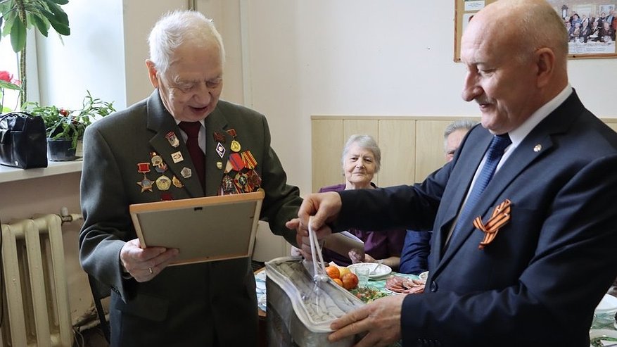 Главная картинка новости: Во Владимире отметили 90-летие председателя Совета ветеранов Ленинского района