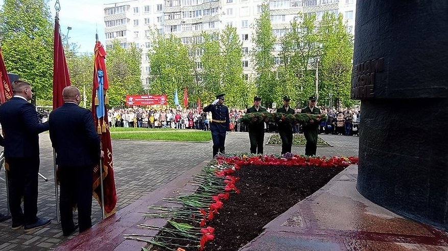 Главная картинка новости: В Коврове почтили память павших воинов-дегтярёвцев на митинге ко Дню Победы