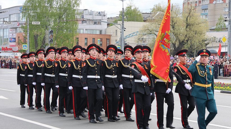Главная картинка новости: Во Владимире прошли митинг и военный парад в честь 80-летия Победы