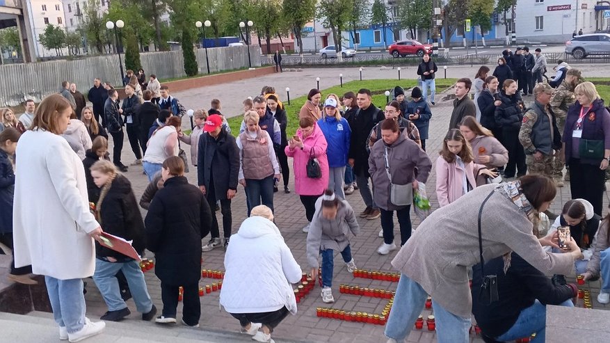 Главная картинка новости: Ковров присоединился к всероссийской акции «Победа» у стелы «Город воинской славы»