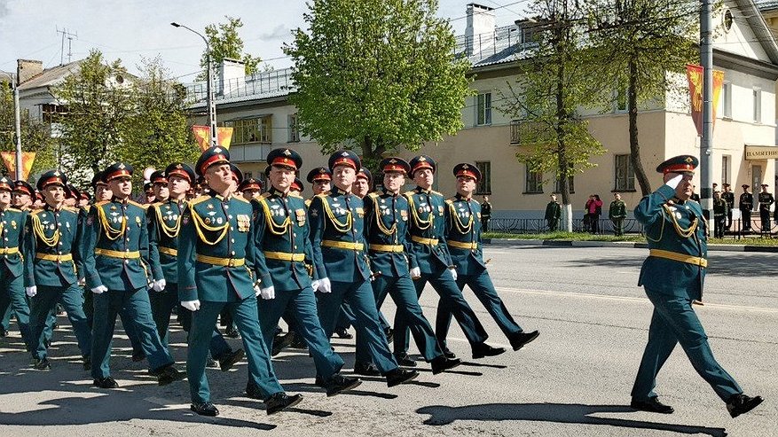 Главная картинка новости: В Коврове прошёл военный парад в честь 80-летия Победы