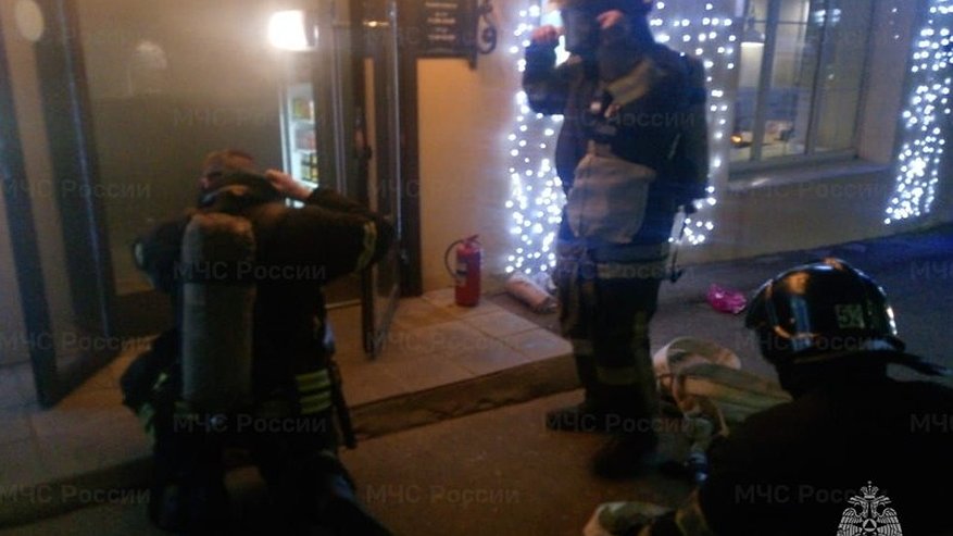 Главная картинка новости: Во Владимире случился пожар в ресторане на улице Девической