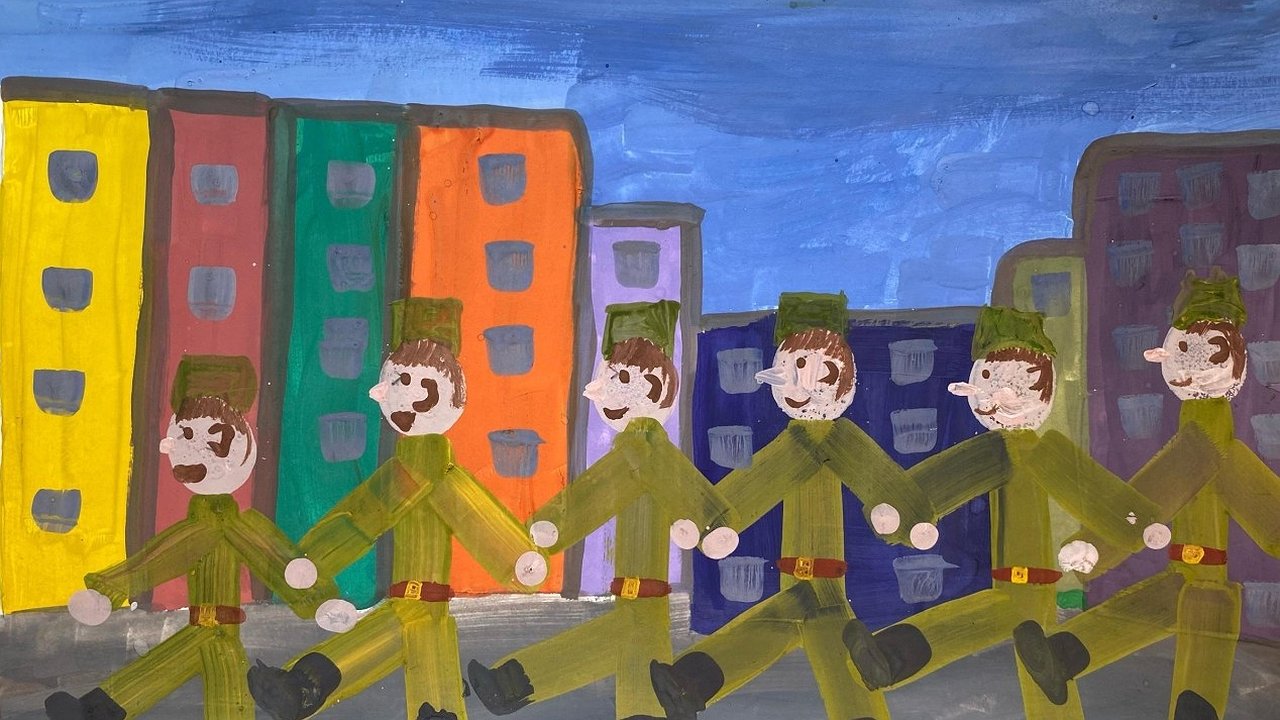 Главная картинка новости: В Александрове открылась выставка детского рисунка ко Дню Победы