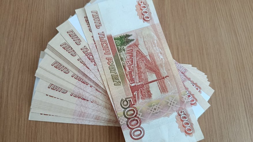 Главная картинка новости: Банкоматы перестали принимать – печальный сюрприз для тех, кто хранит купюры в 5 000 рублей