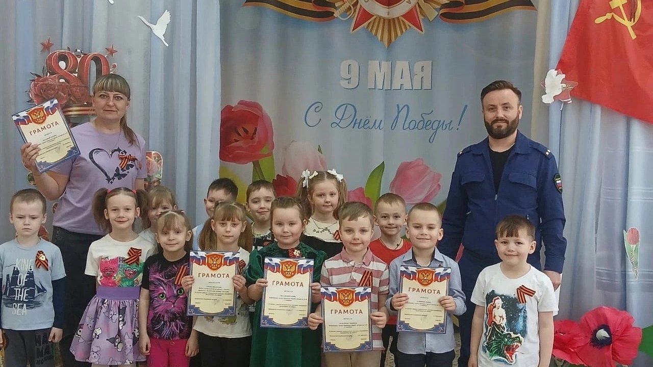 Главная картинка новости: В Вязниковском районе подвели итоги конкурса детского рисунка к 80-летию Великой Победы