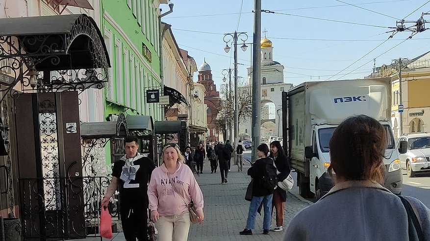 Главная картинка новости: Всего 2 платья сделают из вас икону стиля в 2025: дизайнеры перечислили главные тренды для стильного гардероба