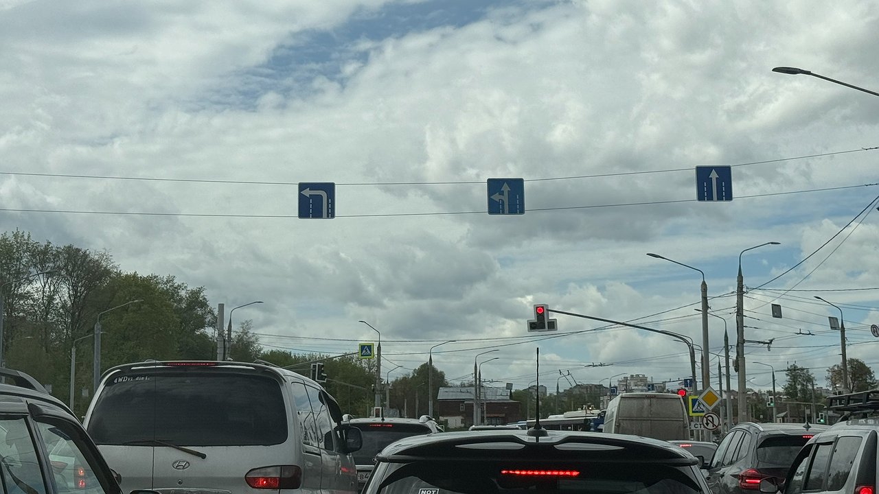 Главная картинка новости: Водителям с 10-летним придётся пересдавать на права в мае: иначе придётся платить 30 000 рублей штрафа