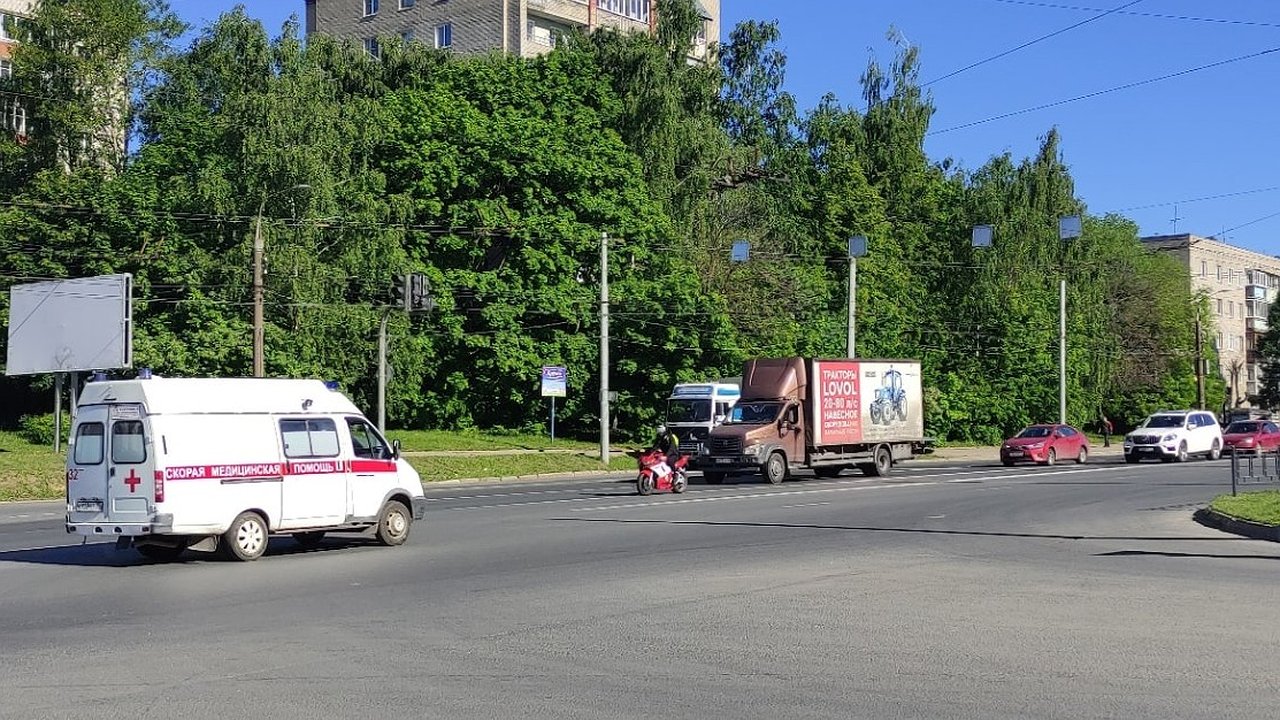 Главная картинка новости: В регионе могут начать лишить водительских прав до двух лет за не пропуск авто скорой помощи