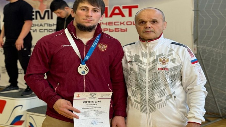 Главная картинка новости: Борец из Владимира завоевал «золото» на студенческом чемпионате России во Владикавказе