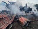 Крупный пожар уничтожил два строения в деревне Нерлинка Камешковского района