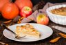 Миниатюра новости: Шеф-повар поделился рецептом вкуснейшей шарлотки - просто тает во рту: домашние сметут со стола за секунду