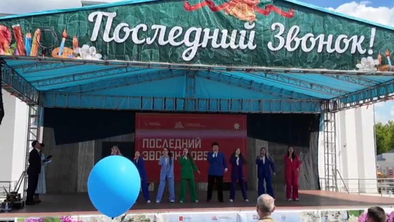 Главная картинка новости: Владимирские школьники отпраздновали "последний звонок" 2025 года