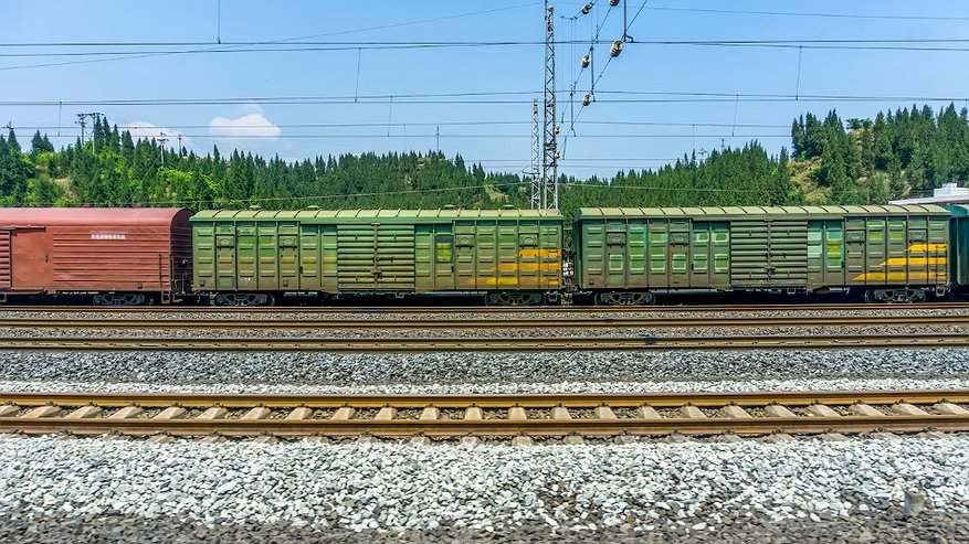 Главная картинка новости: Во время детонации артсклада в Киржаче железнодорожники убрали с путей цистерны с опасными грузом