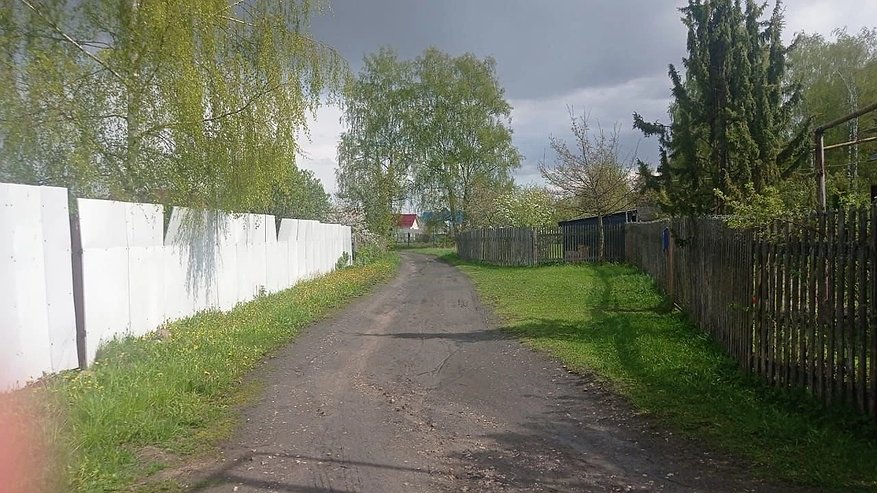 Главная картинка новости: Автодорога в Камешковском районе небезопасна для местных жителей