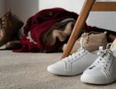 Беру один школьный предмет и тру белые кроссовки - ни одного черного пятна не останется: лайфхак на миллион