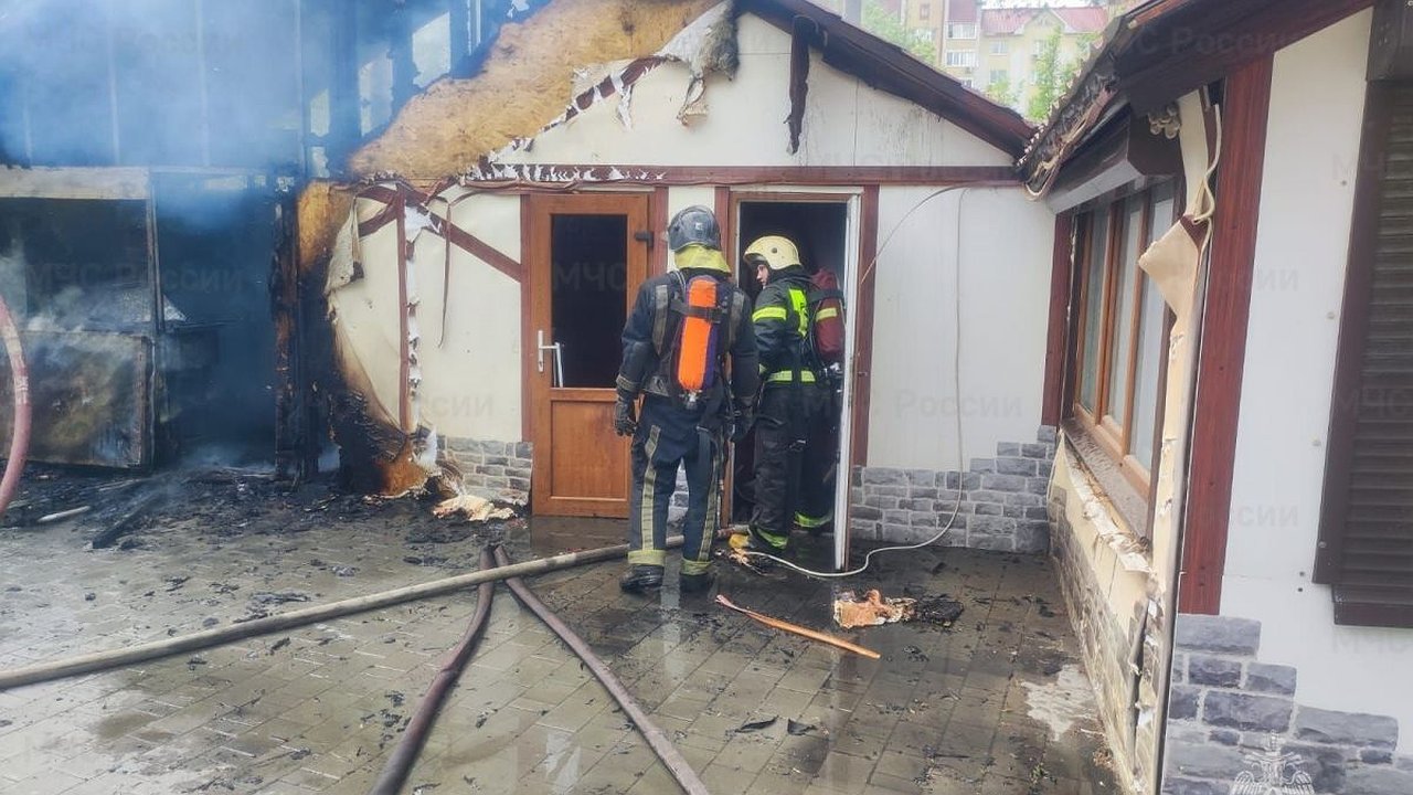 Главная картинка новости: В Коврове загорелось кафе