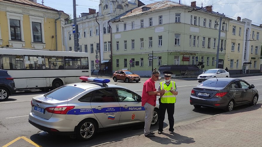 Главная картинка новости: «Откроешь капот - оштрафуют»: вот почему нельзя открывать капот авто по запросу сотрудника ГАИ без протокола – запомните
