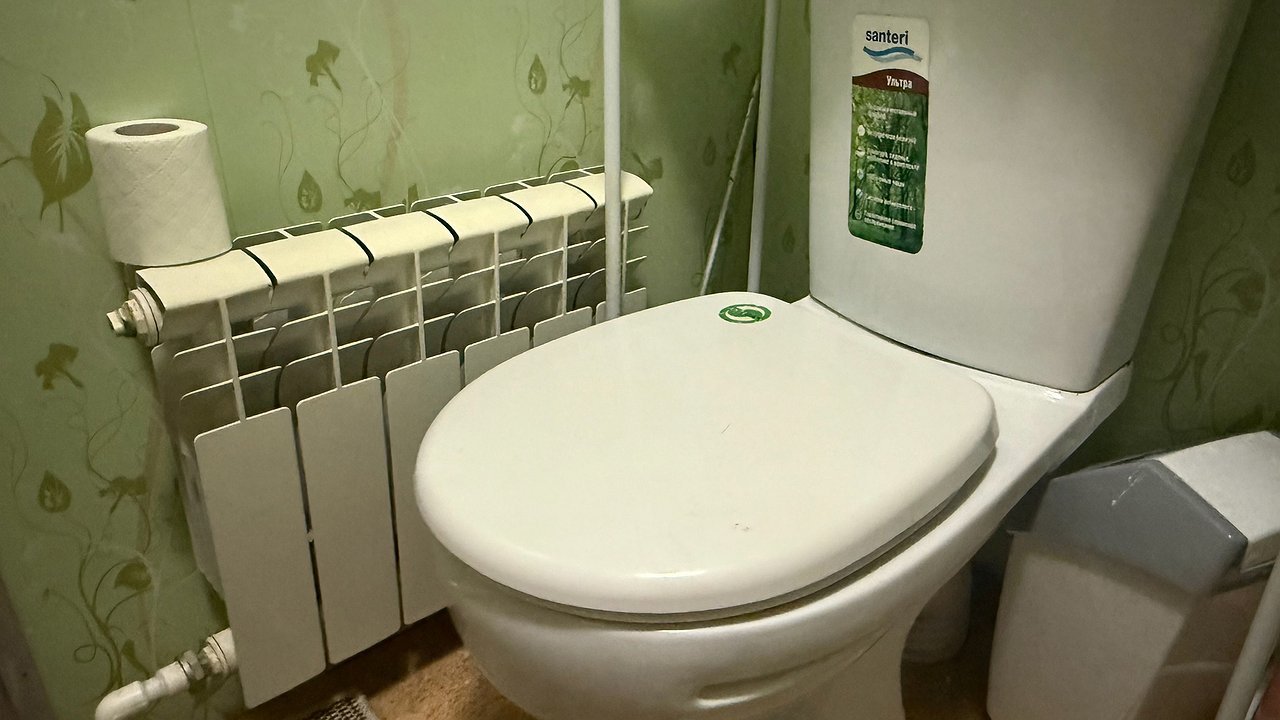 Главная картинка новости: Рюмку в унитаз на ночь — на утро в выгребной яме пустота: использовать надо не больше раза в месяц — про откачку забудете