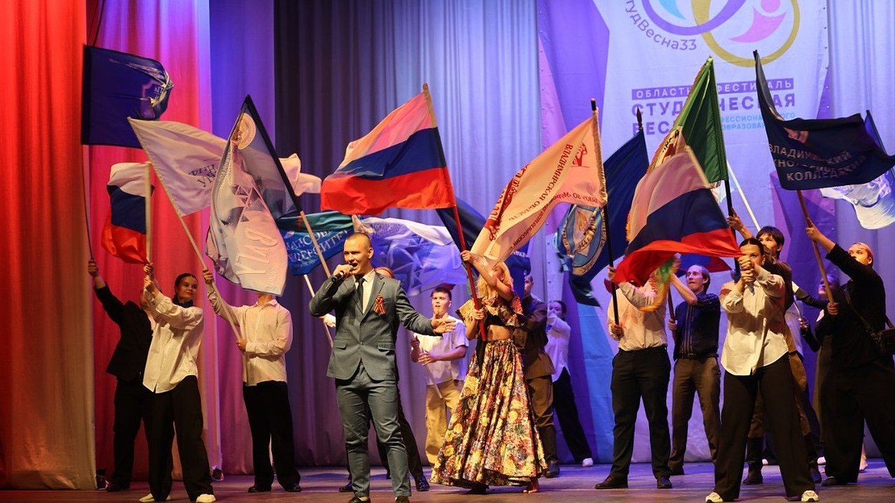 Главная картинка новости: Свыше 400 учащихся колледжей блеснули талантами на областном фестивале