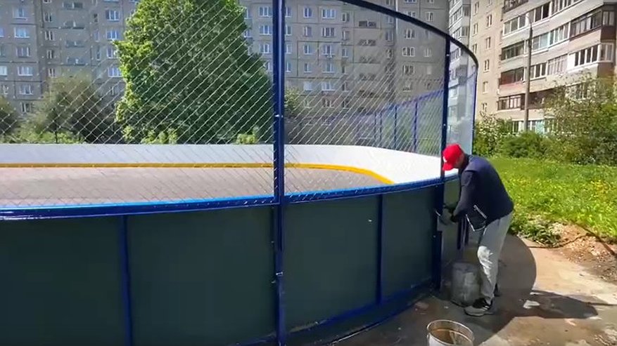 Главная картинка новости: Во Владимире обновили хоккейный корт на улице Жуковского