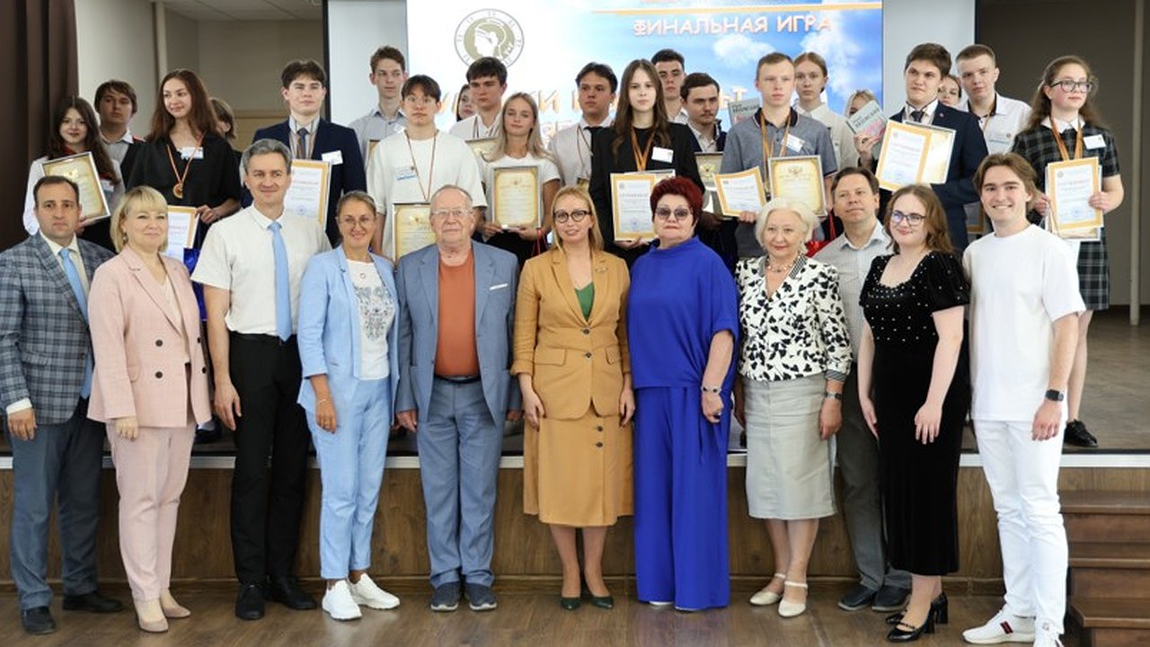 Главная картинка новости: Пятеро школьников из Владимирской области попадут в телешоу «Умницы и умники»