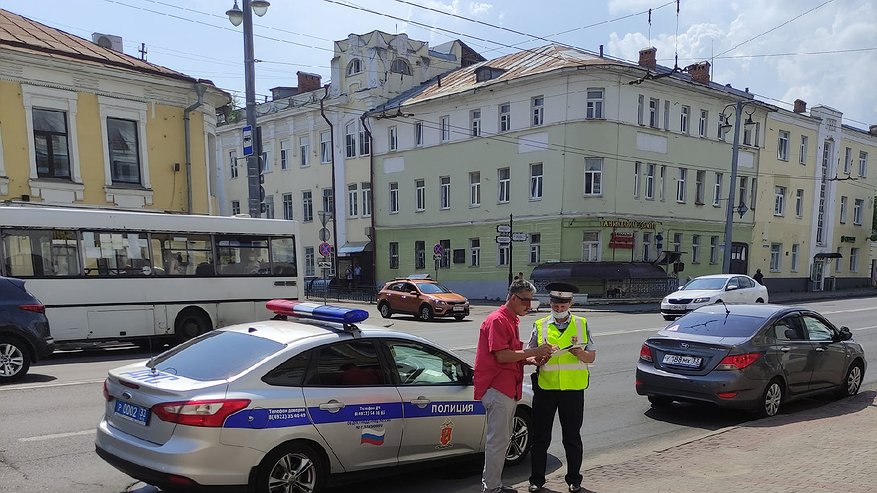 Главная картинка новости: ГАИ начала активно штрафовать владельцев машин старше 15 лет: юрист объяснил, кто находится в зоне риска