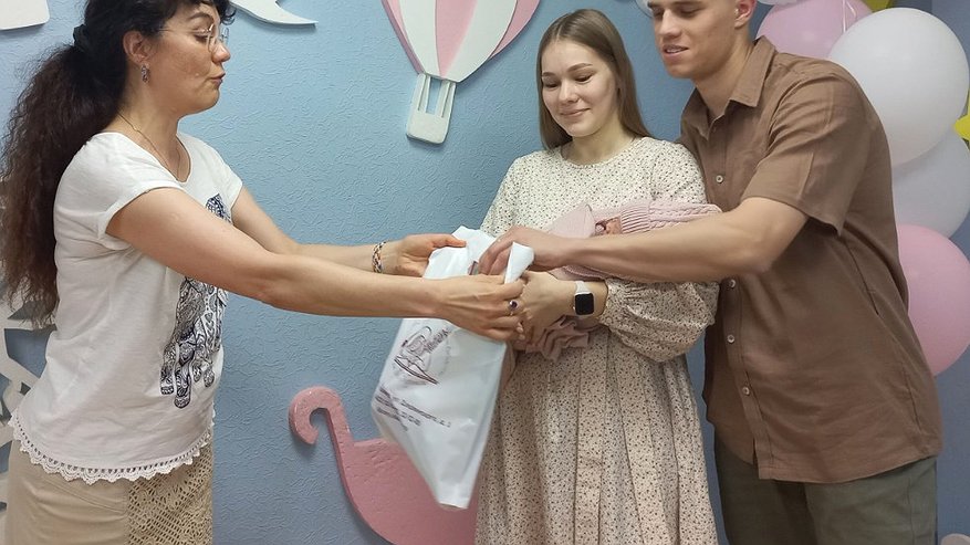 Главная картинка новости: В роддоме Владимира прошла ежегодная акция «Расти с книгой, малыш!»