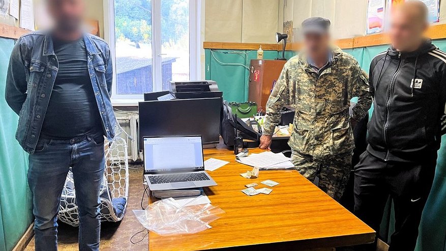Главная картинка новости: Иностранца заключили под стражу за попытку подкупить полицейского в Гороховце