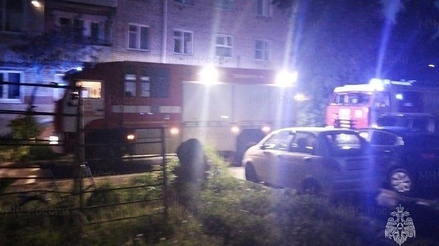 Главная картинка новости: В муромской многоэтажке этой ночью загорелся подвал
