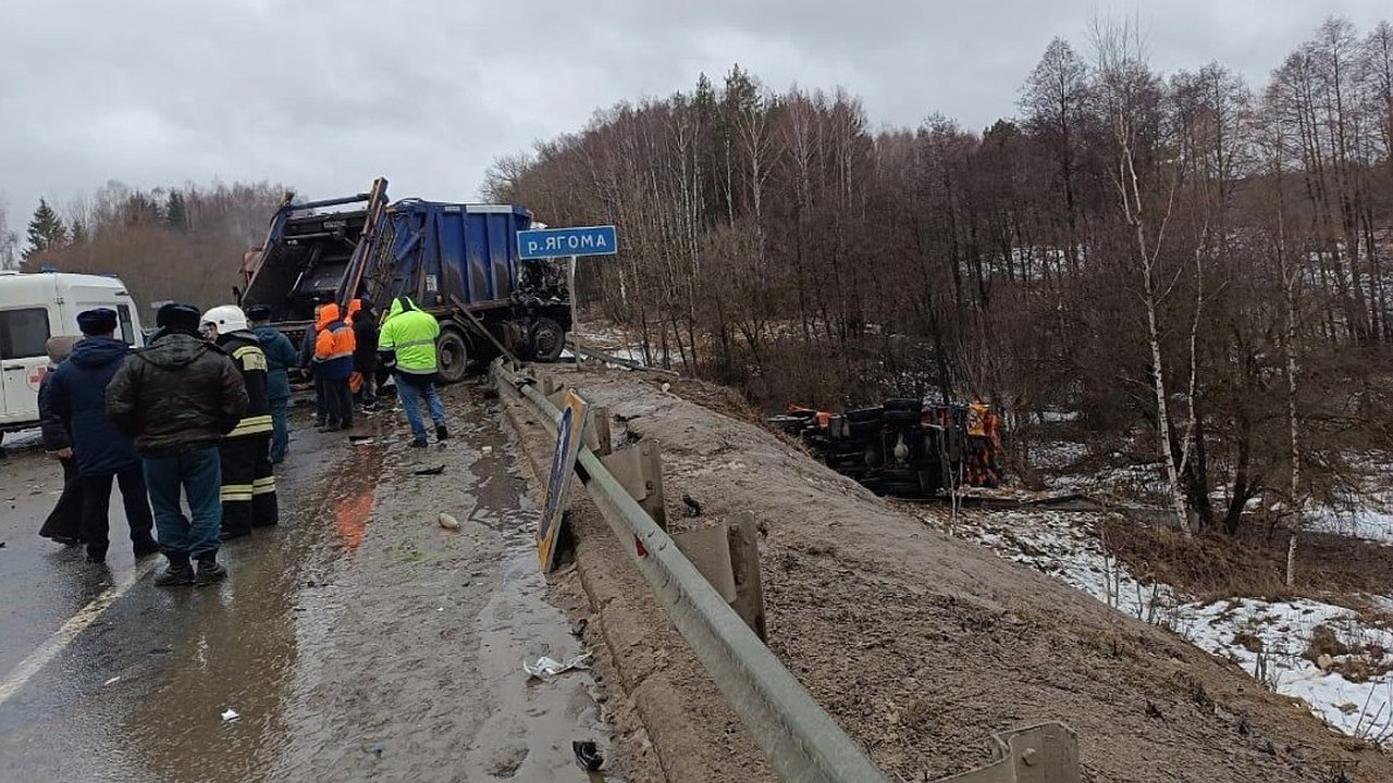 Главная картинка новости: Водителя мусоровоза будут судить в Камешково за трагедию на трассе