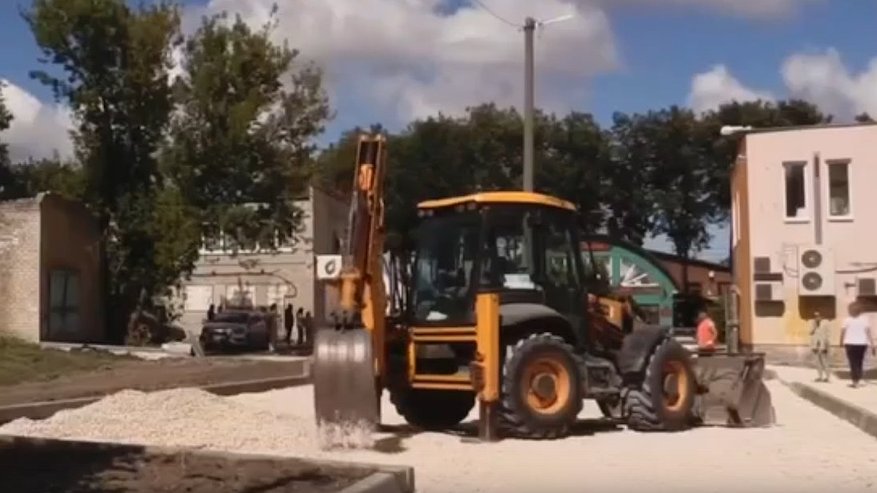 Главная картинка новости: В регионе на благоустройство дворов направят дополнительно 300 миллионов рублей