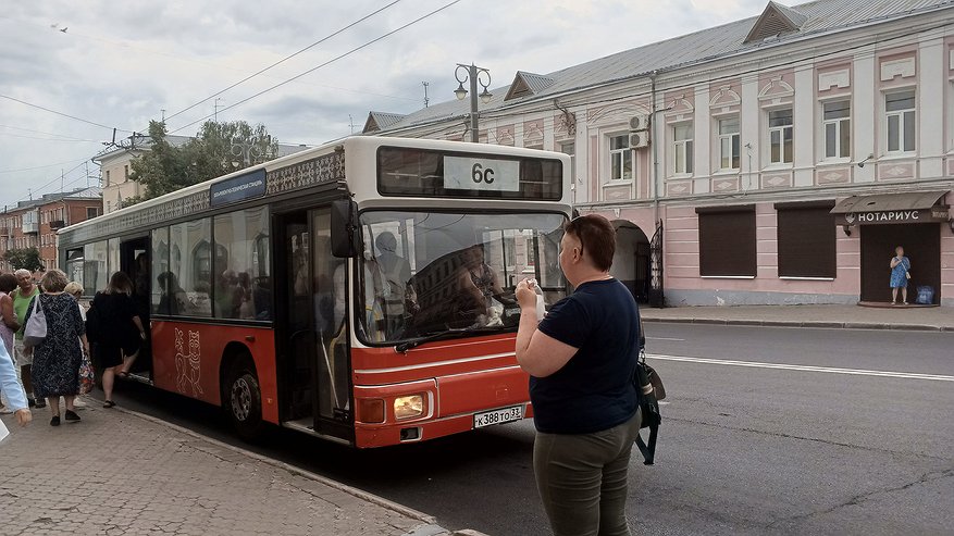 Главная картинка новости: Пенсионеры в восторге: за проезд в транспорте с июня платить не придётся